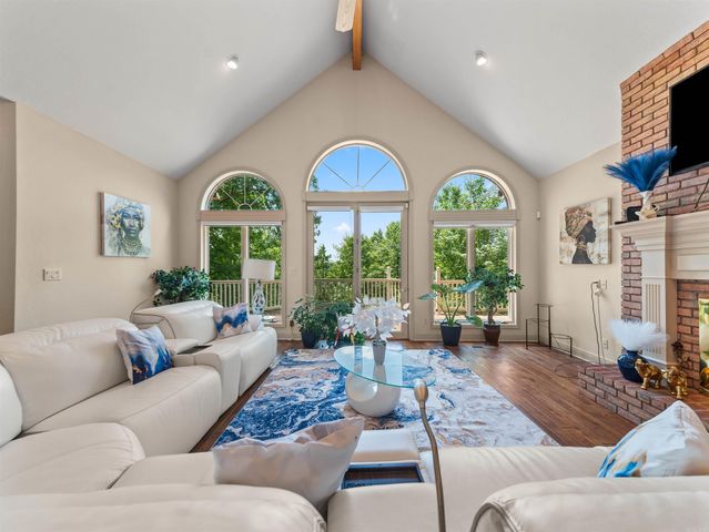 15 Lago Drive, Hot Springs Village, AR 71909