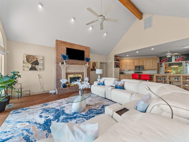 15 Lago Drive, Hot Springs Village, AR 71909
