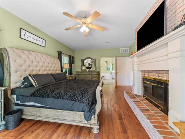 15 Lago Drive, Hot Springs Village, AR 71909