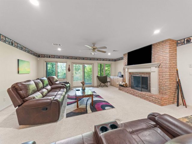 15 Lago Drive, Hot Springs Village, AR 71909
