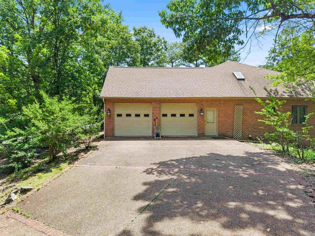 15 Lago Drive, Hot Springs Village, AR 71909