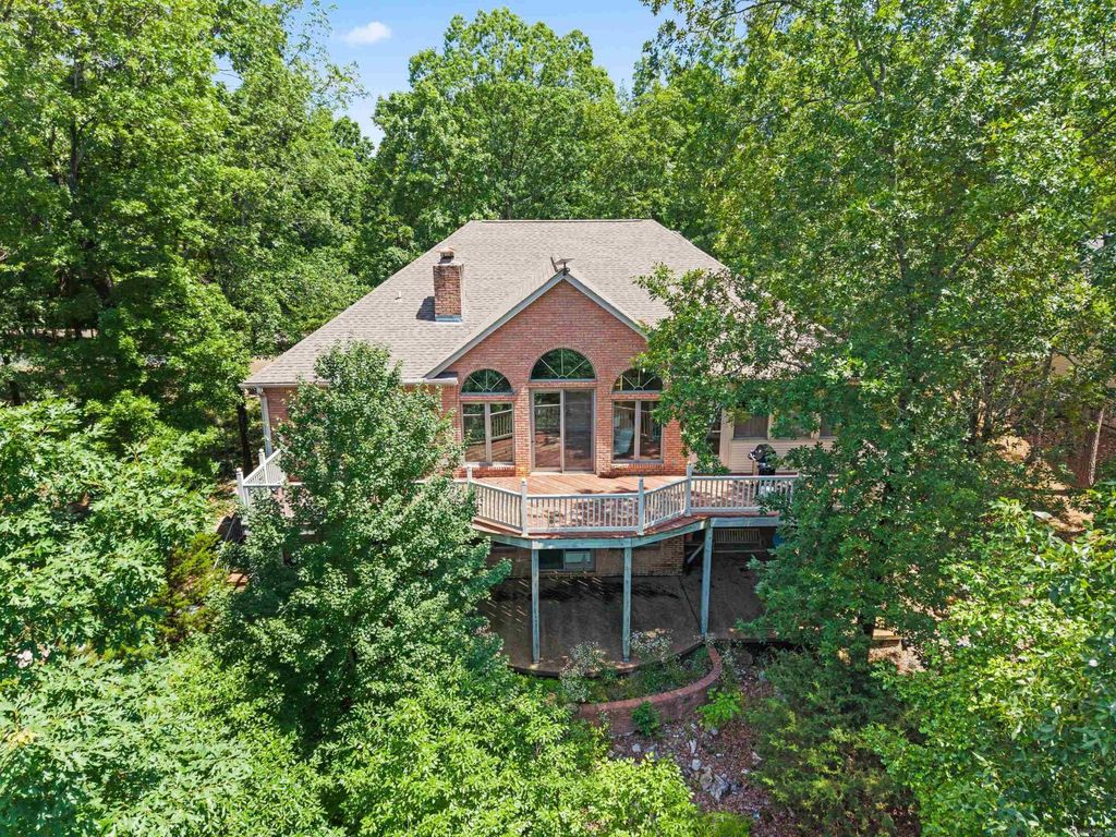 15 Lago Drive, Hot Springs Village, AR 71909