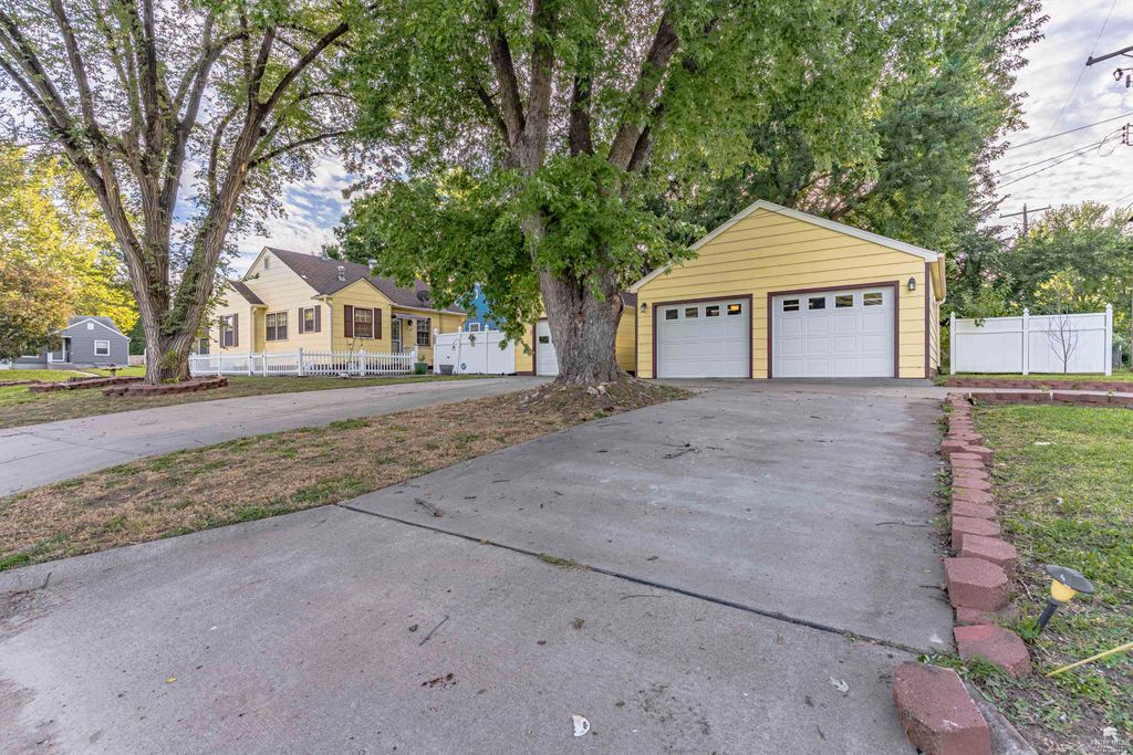 402 W Vine Street, Junction City, KS 66441