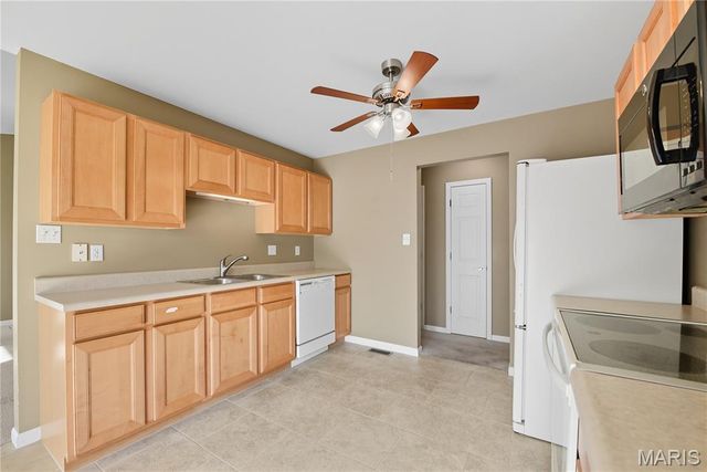 16 Hunting Manor Drive, St Charles, MO 63303