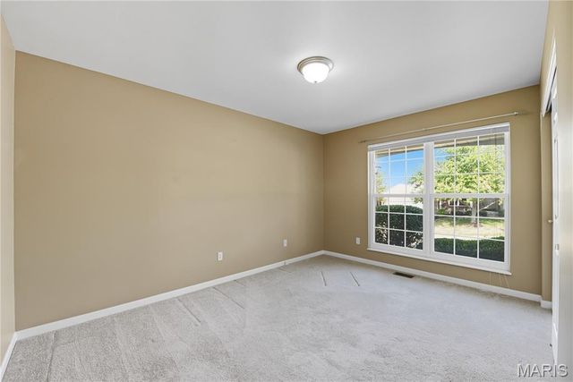 16 Hunting Manor Drive, St Charles, MO 63303