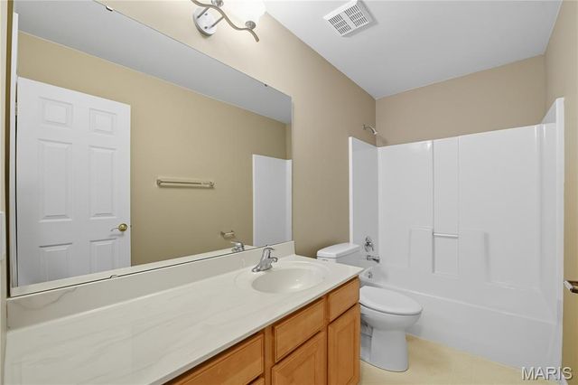 16 Hunting Manor Drive, St Charles, MO 63303