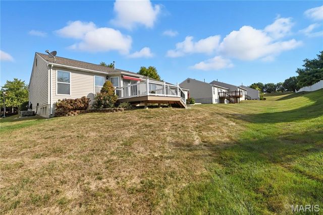 16 Hunting Manor Drive, St Charles, MO 63303