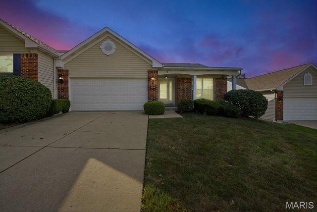 16 Hunting Manor Drive, St Charles, MO 63303
