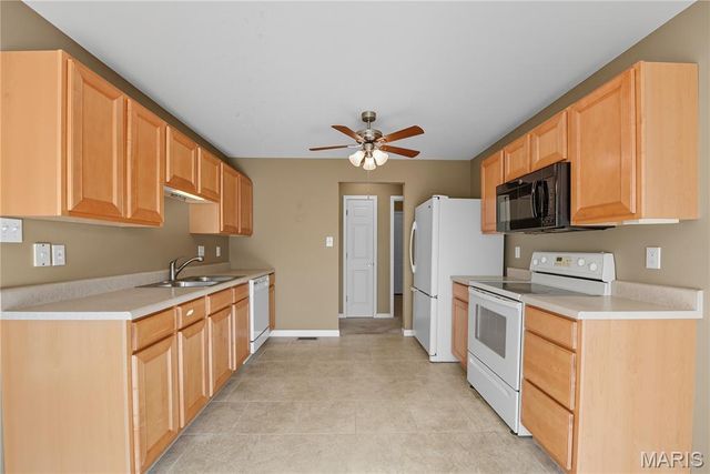 16 Hunting Manor Drive, St Charles, MO 63303
