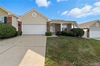16 Hunting Manor Drive, St Charles, MO 63303