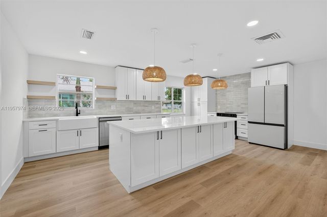 2221 SE Sidonia St, Port St. Lucie, FL 34952