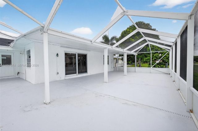 2221 SE Sidonia St, Port St. Lucie, FL 34952