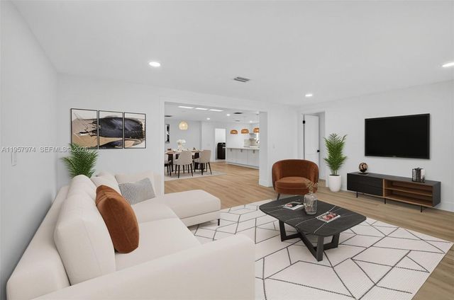 2221 SE Sidonia St, Port St. Lucie, FL 34952