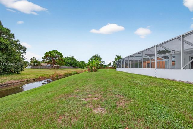 2221 SE Sidonia St, Port St. Lucie, FL 34952