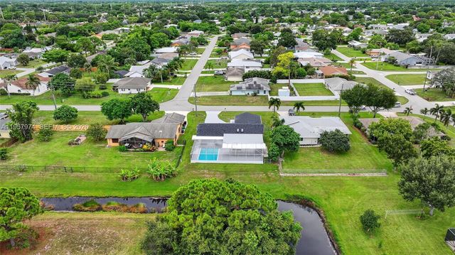 2221 SE Sidonia St, Port St. Lucie, FL 34952
