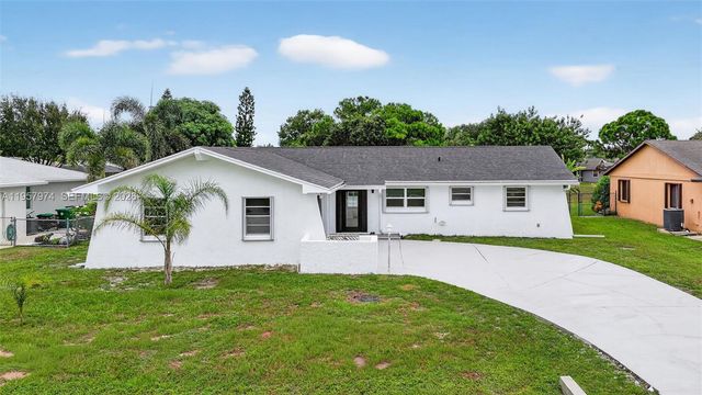 2221 SE Sidonia St, Port St. Lucie, FL 34952