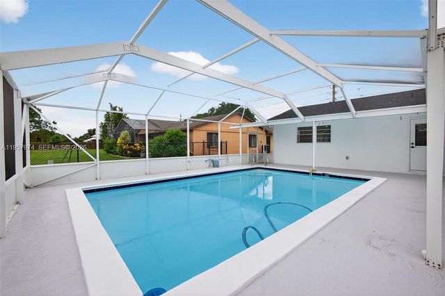 2221 SE Sidonia St, Port St. Lucie, FL 34952