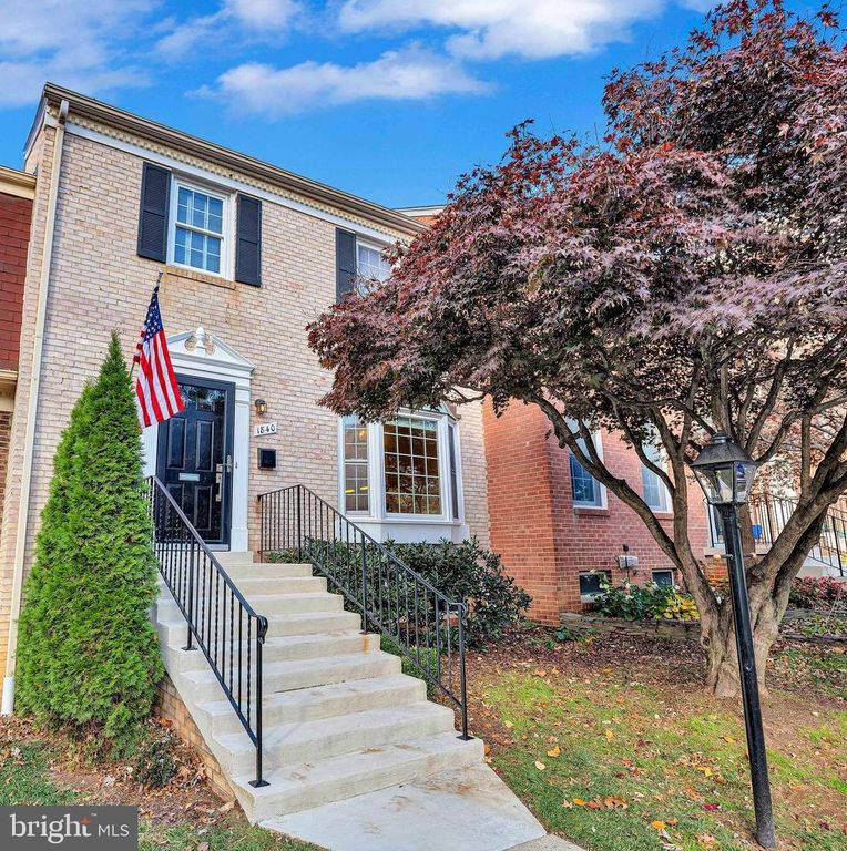 1840 GOLF VIEW CT, Reston, VA 20190