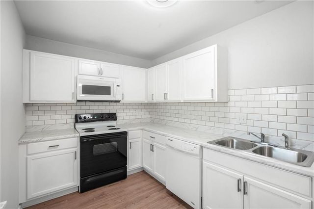 510 Saint James Court, Lawrenceville, GA 30044