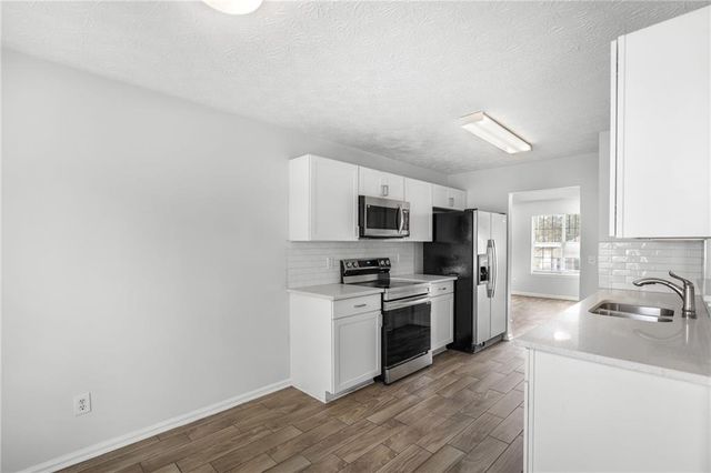 510 Saint James Court, Lawrenceville, GA 30044