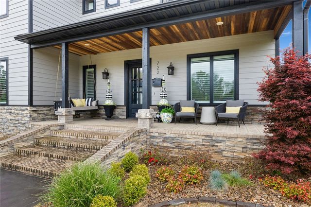 722 NE 2nd Street, Bentonville, AR 72712