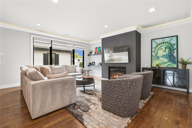 722 NE 2nd Street, Bentonville, AR 72712