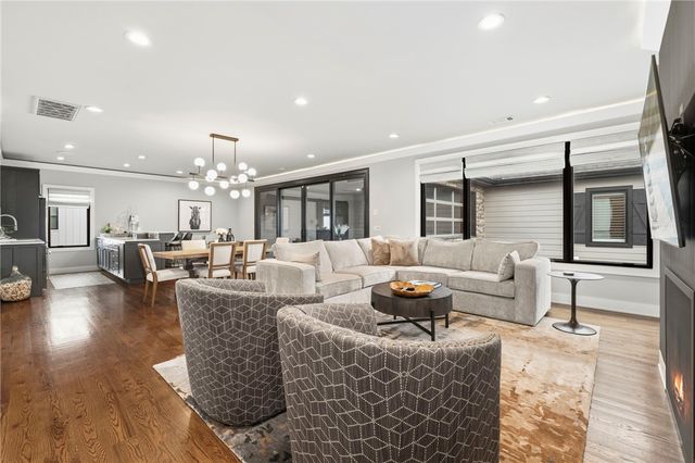 722 NE 2nd Street, Bentonville, AR 72712