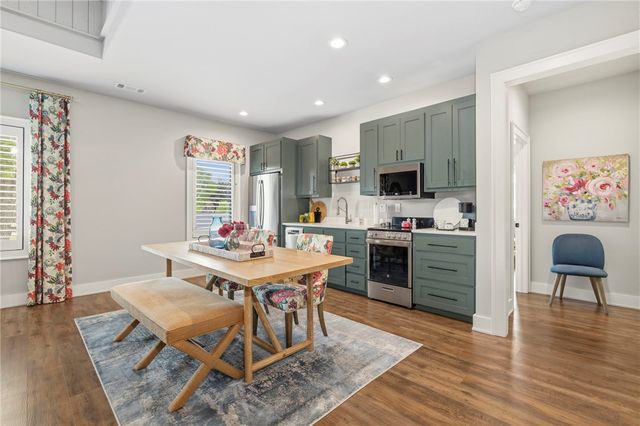 722 NE 2nd Street, Bentonville, AR 72712