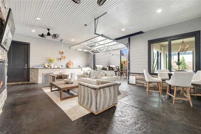 722 NE 2nd Street, Bentonville, AR 72712