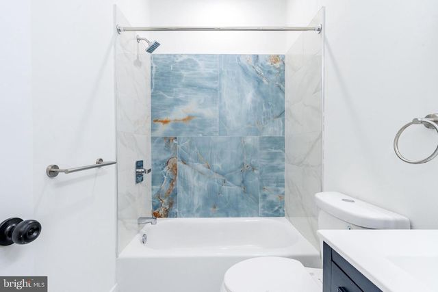 737 N 42ND ST, Philadelphia, PA 19104