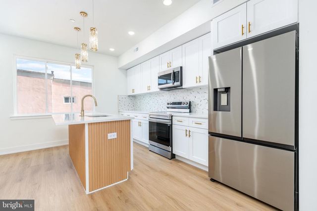 737 N 42ND ST, Philadelphia, PA 19104