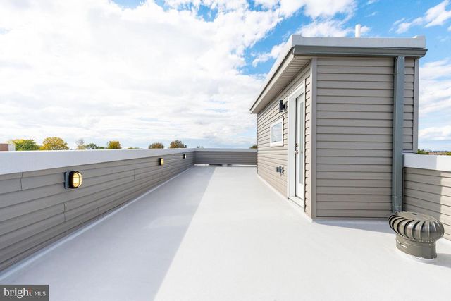 737 N 42ND ST, Philadelphia, PA 19104