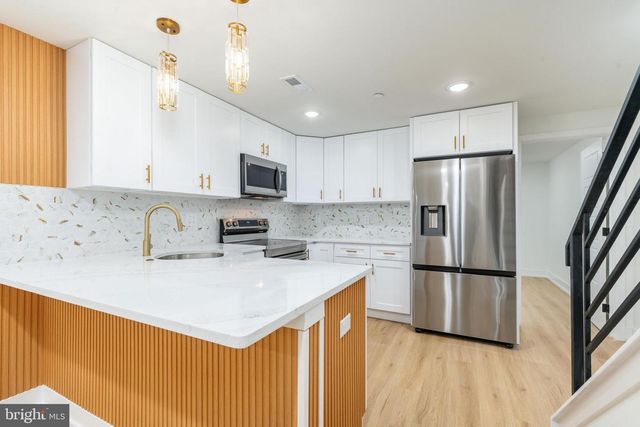 737 N 42ND ST, Philadelphia, PA 19104