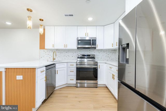 737 N 42ND ST, Philadelphia, PA 19104