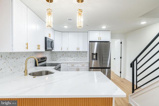 737 N 42ND ST, Philadelphia, PA 19104