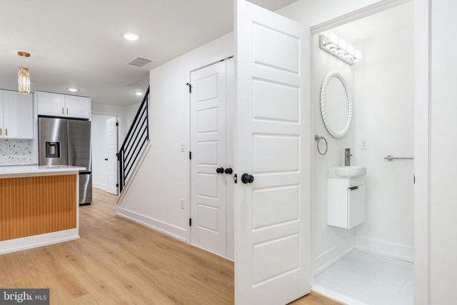 737 N 42ND ST, Philadelphia, PA 19104