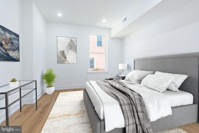 737 N 42ND ST, Philadelphia, PA 19104