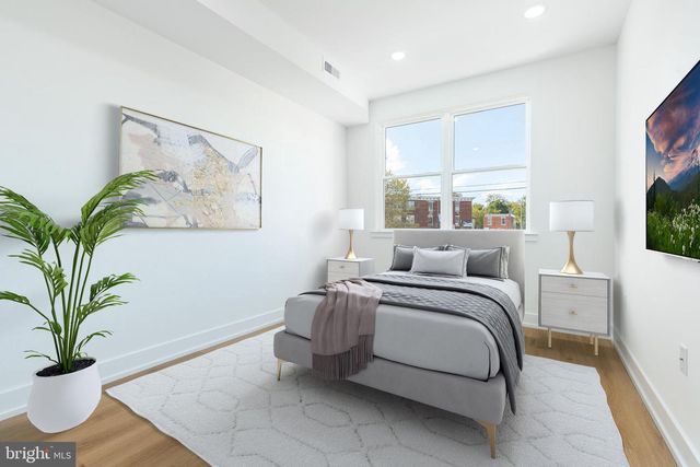 737 N 42ND ST, Philadelphia, PA 19104