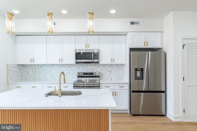 737 N 42ND ST, Philadelphia, PA 19104