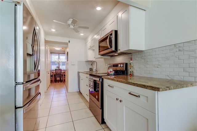 5095 BAY STREET NE 104, St Petersburg, FL 33703