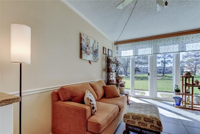 5095 BAY STREET NE 104, St Petersburg, FL 33703