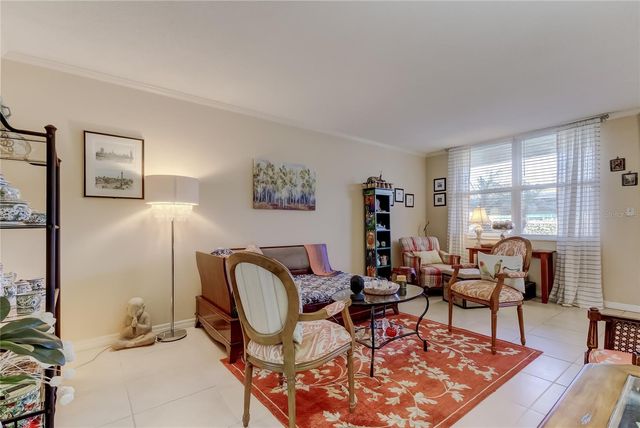 5095 BAY STREET NE 104, St Petersburg, FL 33703