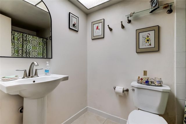 5095 BAY STREET NE 104, St Petersburg, FL 33703