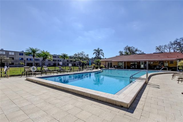 5095 BAY STREET NE 104, St Petersburg, FL 33703