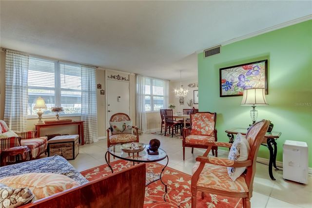 5095 BAY STREET NE 104, St Petersburg, FL 33703