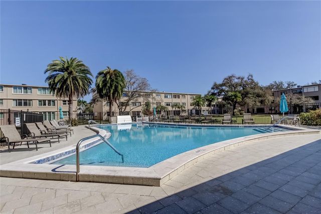 5095 BAY STREET NE 104, St Petersburg, FL 33703