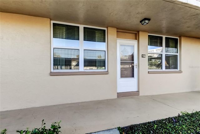 5095 BAY STREET NE 104, St Petersburg, FL 33703