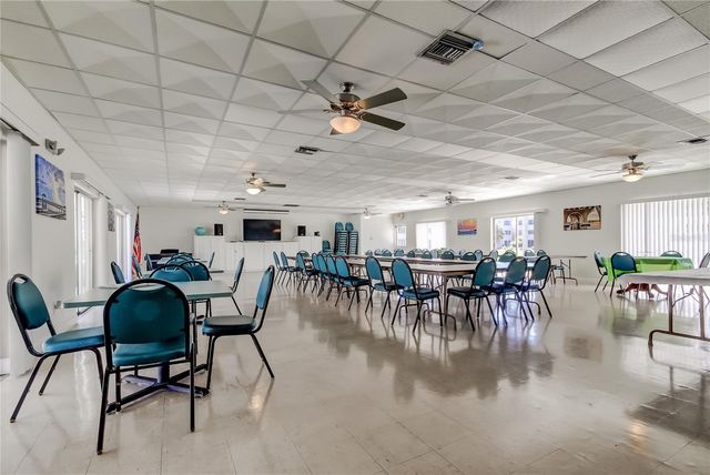 5095 BAY STREET NE 104, St Petersburg, FL 33703