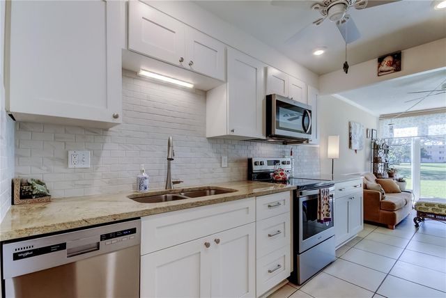 5095 BAY STREET NE 104, St Petersburg, FL 33703