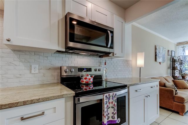 5095 BAY STREET NE 104, St Petersburg, FL 33703